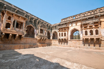 Obraz premium historic bathing chamber used by the king & his wives, with an outdoor pool at hampi karnataka india