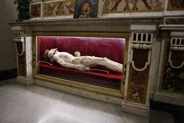 Napoli - Statua lignea settecentesca del Cristo Morto nella Chiesa di Santa Caterina a Chiaia
