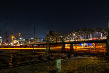 Hackerbrücke bei Nacht