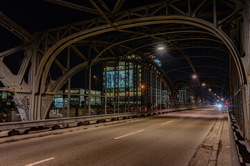 Hackerbrücke bei Nacht