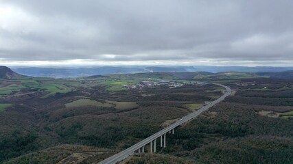 Fototapeta na wymiar vue aérienne du plateau du Larzac et du viaduc de Millau