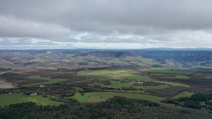 vue aérienne du plateau du Larzac et du viaduc de Millau