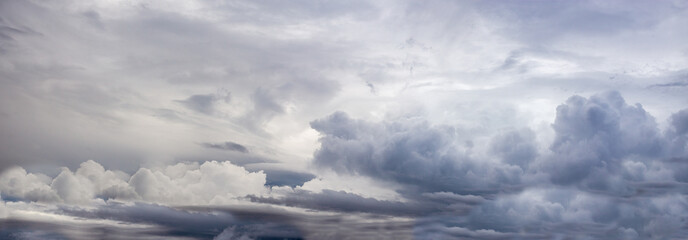 Fototapeta na wymiar dramatic sky with closed gray clouds