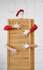 Two mime artists, scene with wooden partition