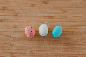 Easter eggs coroluf on a wooden table with flowers