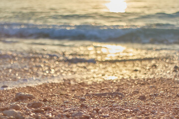砂浜, 波打ち際, 海, 朝, 朝焼け, 朝日, 波, 沖縄, 西原町, 風景, 自然, 海岸, 南国, 沖縄県, 西原, 東海岸, 沖縄本島東海岸, 日の出, 沖縄本島, 太陽, ビーチ, 夜明け, 晴れ, 水, 快晴, 屋外, コピースペース, 明るい, 水面, 観光, 夏, リゾート, きらきら, 輝く, キラキラ, 琉球, 反射, 光る, きれい, 輝き, 背景, 美しい, 背景素材, 貝