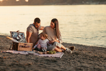 The perfect day for a picnic at the river coast