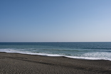 サザンビーチちがさき(茅ヶ崎海水浴場) - 烏帽子岩