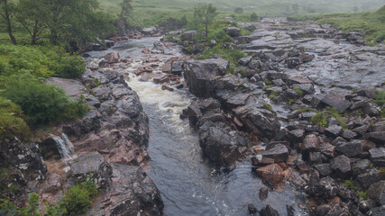 wezbrany potok w gorach © Jaroslaw