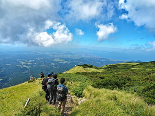 山頂から見た下界の景色