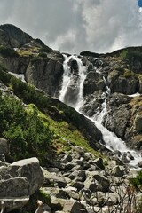 Fototapeta na wymiar Widok na górski wodospad (Wielka Siklawa)