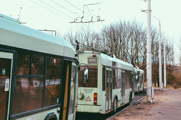 Fototapeta na wymiar trolleybuses at a stop in the city
