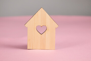 Obraz na płótnie Canvas heart with wooden house model