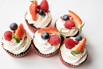 fresh cream and fruit red valentines day love cakes muffin cupcakes 