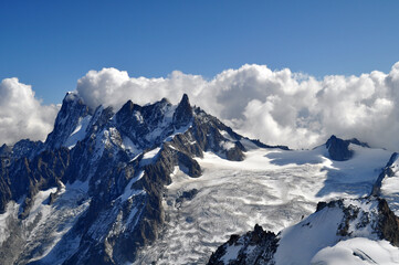 Fototapeta na wymiar Panorama of pointed Italian and French dolomites with lots of snow - Chamonix, France
