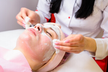 Flushing cryo-mask, skin rejuvenation and restoration procedure, cleansing and narrowing pores.