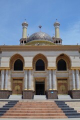 Fototapeta premium Klaten, Indonesia, March 14, 2021. The Al Aqsa Mosque, which has a very grand size and luxurious architectural design, is the pride of the Klaten people. 