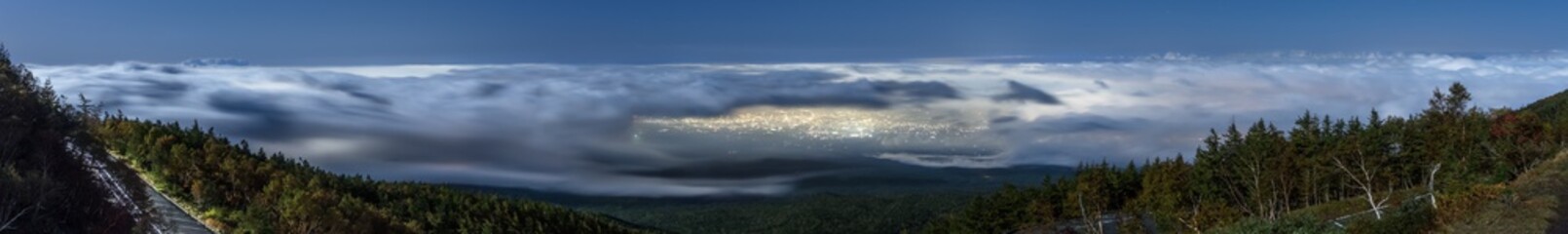 静岡県・富士宮市 表富士宮口五合目から眺める月光の雲海（パノラマ）