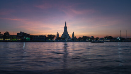 Fototapeta premium Wat arun at twilight