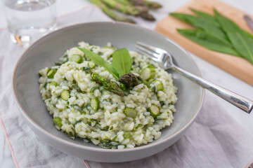 Delicious risotto with asparagus and wild garlic