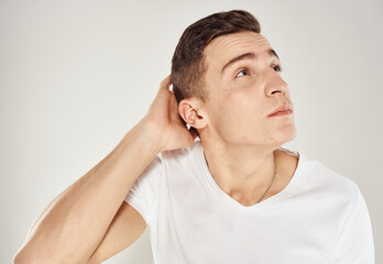 Obraz premium Male puzzled look face sleeves model white t-shirt