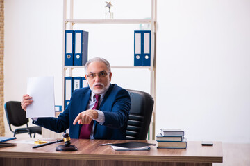Obraz premium Experienced male judge sitting in the office