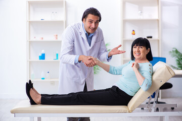 Obraz premium Old woman visiting young doctor laryngologist