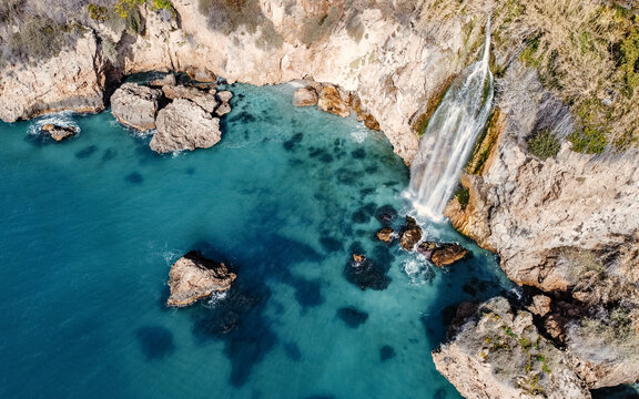 Cascada de Mano en Nerja, M&aacute;laga.