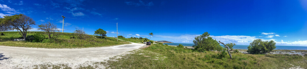 Fototapeta na wymiar Bahia Honda State Park, Florida Keys. Tropical vegetation and old bridge