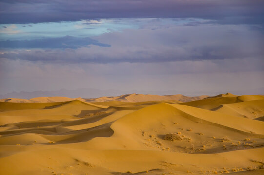 Varzaneh sand dunes at sunset with beautiful purple clouds, Iran © Arty Om