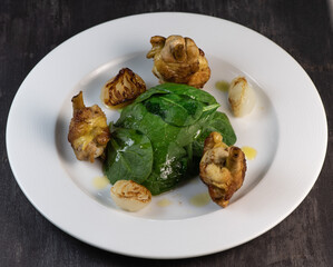 Fins, chicken drumstick, chicken, glazed onions, spinach leaves recipe, Hight quality photo