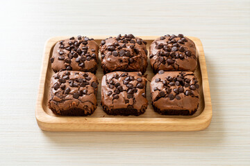 dark chocolate brownies topped by chocolate chips