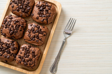 dark chocolate brownies topped by chocolate chips