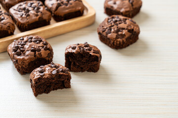 dark chocolate brownies topped by chocolate chips