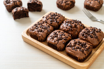 dark chocolate brownies topped by chocolate chips
