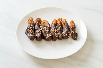 banana chocolate coating or banana dipped chocolate