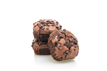 dark chocolate brownies topped by chocolate chips