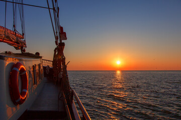 Fototapeta na wymiar Sonnenuntergang auf dem Wattenmeer