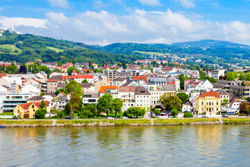 Fototapeta na wymiar Linz, Danube river, Austria