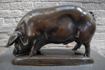 Pig hog bronze statue outdoor park garden