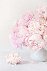 Obraz na płótnie Canvas beautiful pink peony flowers bouquet in vase