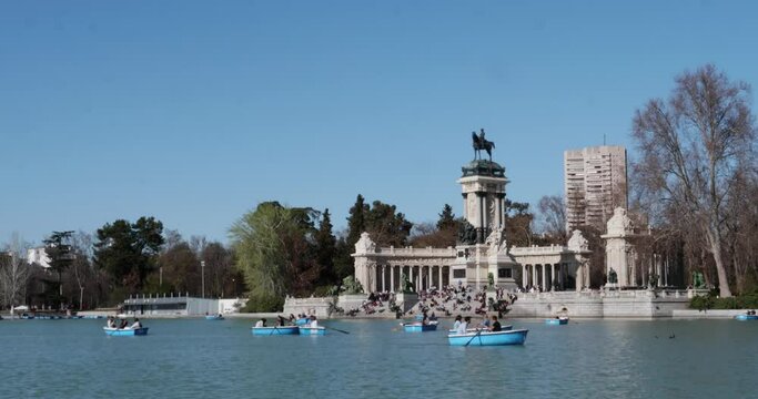 Sunny afternoon in Madrid Parque del Retiro