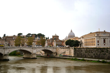 Obraz premium bridge Vittorio Emanuele II over the river Tiber - view from aelius bridge - Rome., Italy