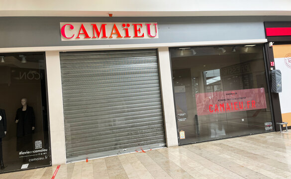 Boutique Camaïeu fermée pendant l'épidémie de covid-19. 15 mars 2021 - Ormesson sur Marne - France