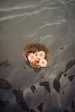 Flowers for the prayer ritual on the river Ganges