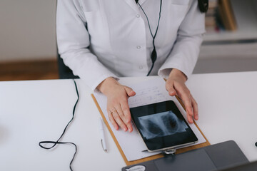 Pulmonologist prescribing treatment for sick person