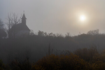 Obraz premium autumn church in Rakacaszend, Northern Hungary