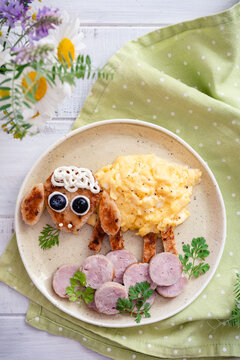 Naklejki Scrambled eggs with toast and sausage look like a sheep