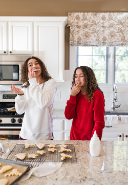 Baking christmas cookies