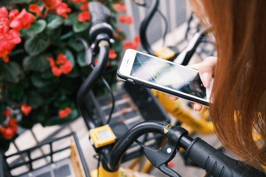 using mobile phone scan shared bicycle